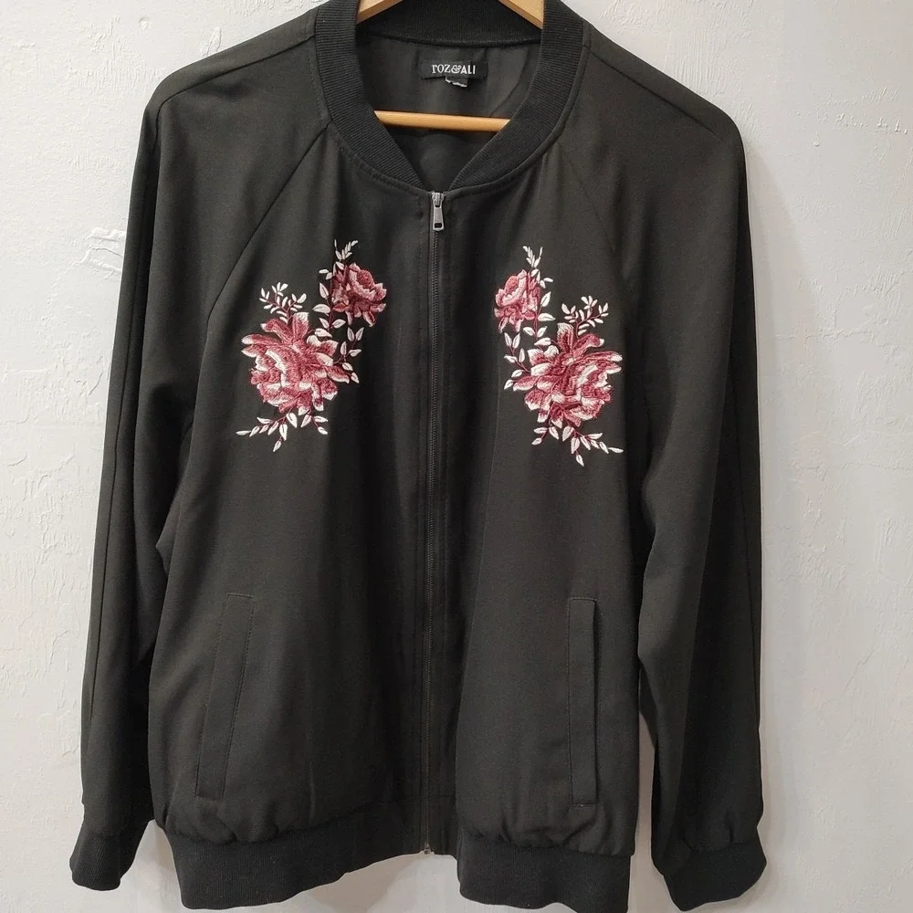 Roz & Ali Jacket‎ Women Sz 2X Black Zip Embroidered Burgundy roses Pockets Lined